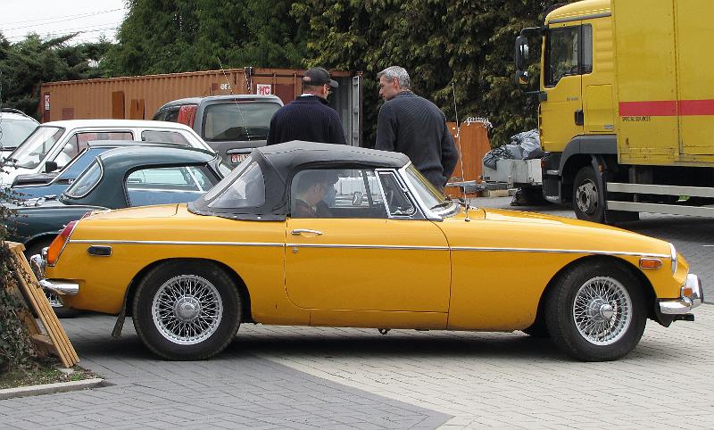 MG Openingsrit vertrek De ploeg in Diepenbeek.JPG